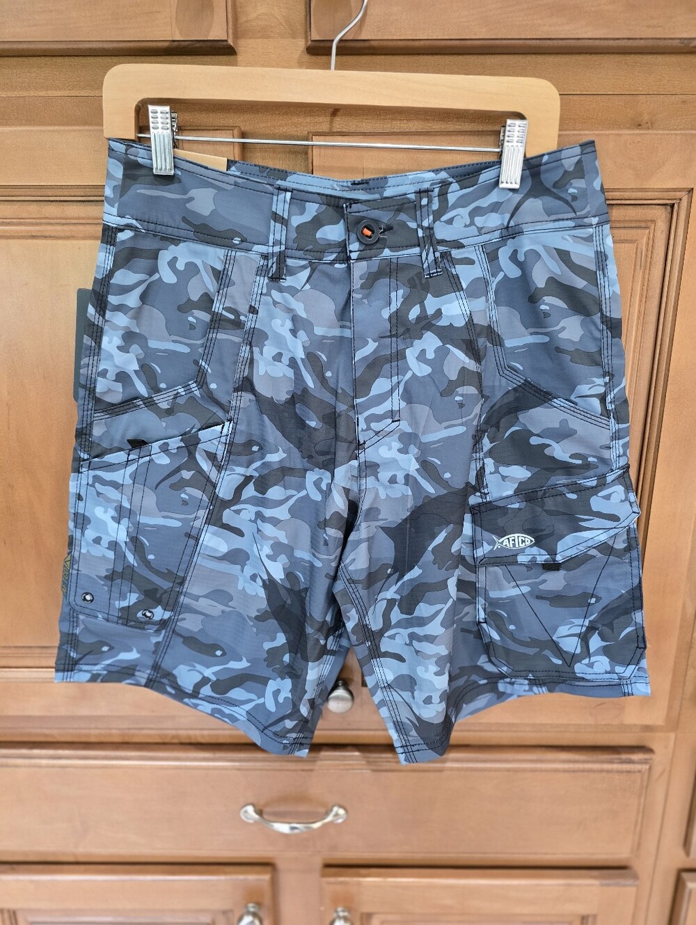 AFTCO Blue-Gray Camo Cargo Shorts Size 30